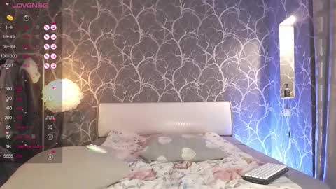 Snapshot of miamiameow chatting on 11/05/25, 02:39 Mia online show from 11/05/25, 02:39