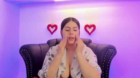 Snapshot of miamontoya chatting on 02/25/25, 12:34 Mia   -5 7001400 Follow  online show from 02/25/25, 12:34