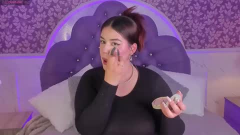 Mia   -5 7001400 Follow  online show from 11/19/25, 01:55