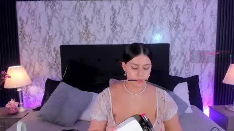 Snapshot of miamontoya chatting on 05/27/26, 01:08 Mia -5 7001400 Follow online show from 05/27/26, 01:08