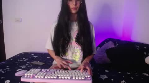 Mia online show from 10/01/25, 03:45