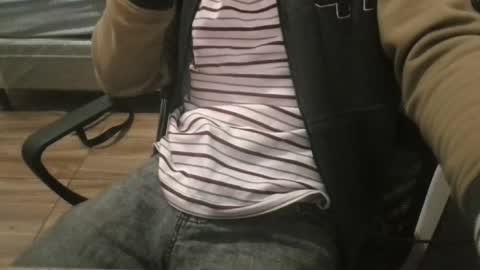 miamorr_ online show from 12/18/25, 06:41