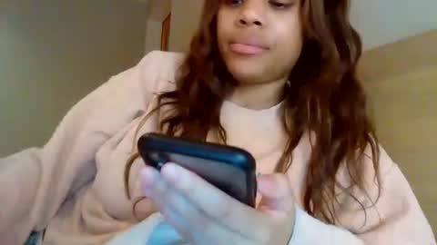 Snapshot of miamuffin8 chatting on 12/12/24, 08:47 MiaMuffn online show from 12/12/24, 08:47