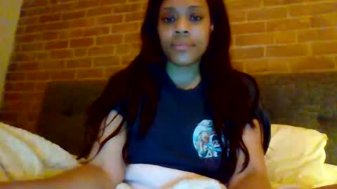 Snapshot of miamuffin8 chatting on 10/20/25, 11:54 MiaMuffn online show from 10/20/25, 11:54