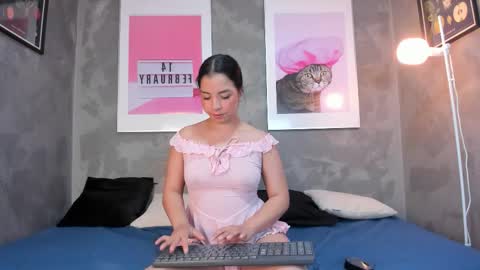 Mia online show from 10/11/25, 06:28