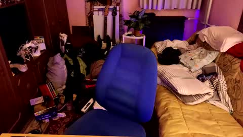 Snapshot of miaowhowl chatting on 02/18/25, 09:20 Kristien online show from 02/18/25, 09:20