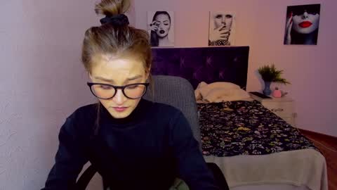 Mia online show from 01/14/25, 08:04