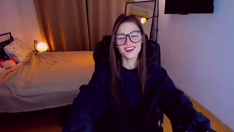 Mia online show from 02/14/25, 06:19