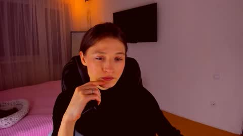 Mia online show from 02/28/26, 07:04