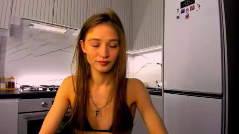 Mia online show from 04/04/26, 07:55