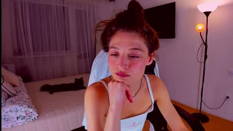 Mia online show from 06/02/26, 07:16