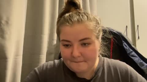 Snapshot of miapisa chatting on 10/12/25, 08:08 miapisa online show from 10/12/25, 08:08