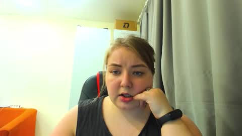 Snapshot of miapisa chatting on 10/14/25, 03:57 miapisa online show from 10/14/25, 03:57