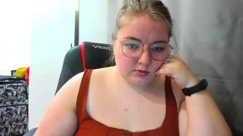 Snapshot of miapisa chatting on 10/20/25, 12:38 miapisa online show from 10/20/25, 12:38