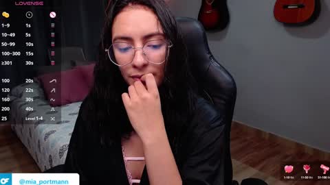 Snapshot of miaportman chatting on 12/01/24, 09:37 MIAPORTMANN online show from 12/01/24, 09:37