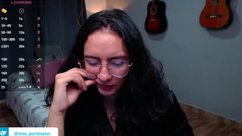 Snapshot of miaportman chatting on 12/02/24, 12:51 MIAPORTMANN online show from 12/02/24, 12:51