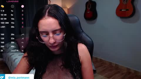 Snapshot of miaportman chatting on 12/04/24, 11:46 MIAPORTMANN online show from 12/04/24, 11:46