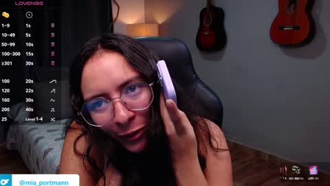 Snapshot of miaportman chatting on 12/16/24, 12:16 MIAPORTMANN online show from 12/16/24, 12:16