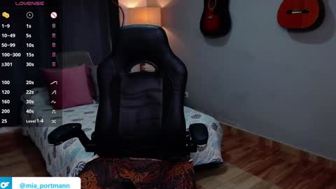 Snapshot of miaportman chatting on 12/19/24, 01:07 MIAPORTMANN online show from 12/19/24, 01:07