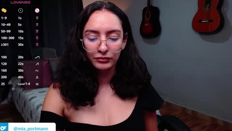 Snapshot of miaportman chatting on 12/29/24, 12:34 MIAPORTMANN online show from 12/29/24, 12:34