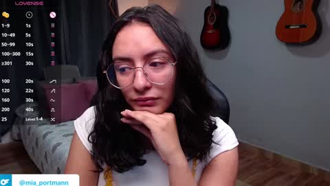 Snapshot of miaportman chatting on 01/04/25, 09:10 MIAPORTMANN online show from 01/04/25, 09:10