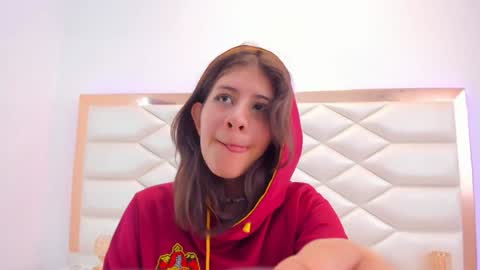 Snapshot of miaqueen021 chatting on 01/13/25, 06:27 Sweetie Mia online show from 01/13/25, 06:27