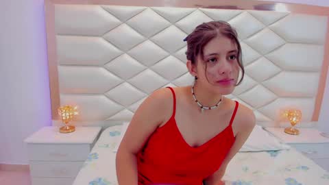 Snapshot of miaqueen021 chatting on 01/18/25, 12:15 Sweetie Mia online show from 01/18/25, 12:15