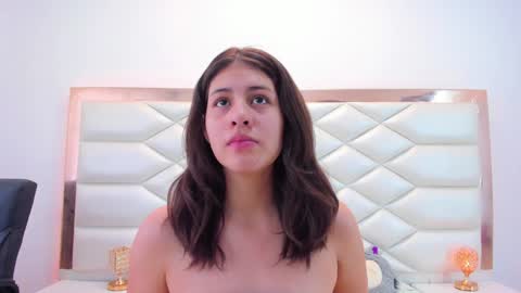 Snapshot of miaqueen021 chatting on 01/28/25, 03:35 Sweetie Mia online show from 01/28/25, 03:35