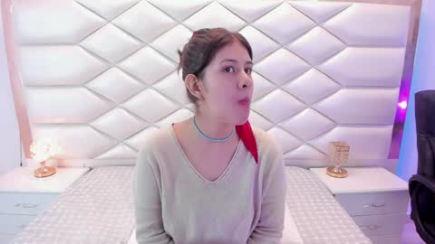 Snapshot of miaqueen021 chatting on 02/05/25, 12:27 Sweetie Mia online show from 02/05/25, 12:27