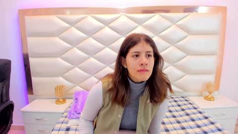 Snapshot of miaqueen021 chatting on 02/07/25, 12:17 Sweetie Mia online show from 02/07/25, 12:17