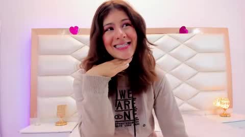 Snapshot of miaqueen021 chatting on 02/14/25, 12:36 Sweetie Mia online show from 02/14/25, 12:36