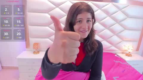 Snapshot of miaqueen021 chatting on 03/01/25, 12:23 Sweetie Mia online show from 03/01/25, 12:23