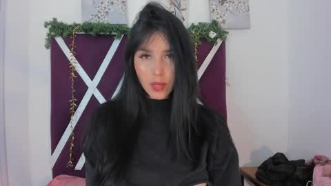 Mia Quevedo online show from 11/18/25, 12:09