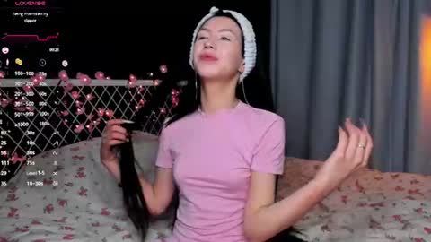 Snapshot of miarielle chatting on 06/22/26, 05:43 Liz online show from 06/22/26, 05:43