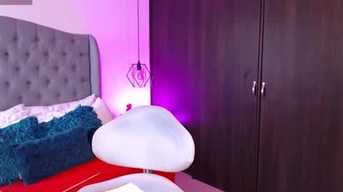 Mia Romanove online show from 02/07/25, 09:04