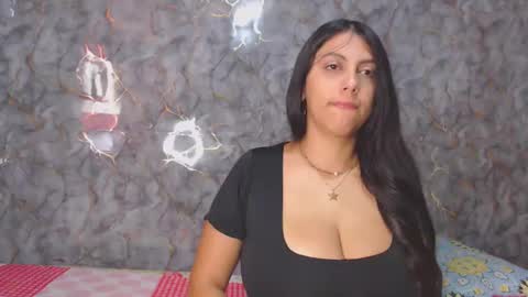 Snapshot of miarouse1531 chatting on 12/14/25, 04:01 miarouse1531 online show from 12/14/25, 04:01