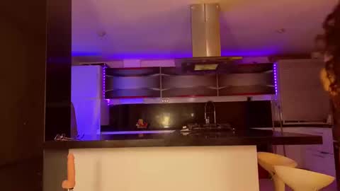 Snapshot of miasavagex18 chatting on 12/02/24, 10:01 MiaHancock online show from 12/02/24, 10:01