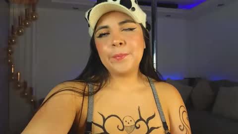 Snapshot of miasavagex18 chatting on 01/17/25, 02:29 MiaHancock online show from 01/17/25, 02:29