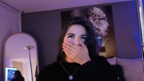 Snapshot of miasavagex18 chatting on 09/17/25, 01:51 MiaHancock online show from 09/17/25, 01:51