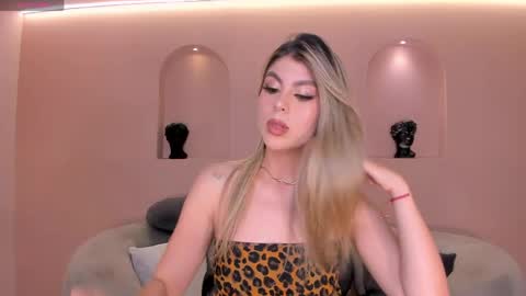 Mia Silva online show from 05/26/26, 12:23