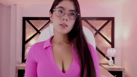 Mia online show from 01/04/25, 10:13