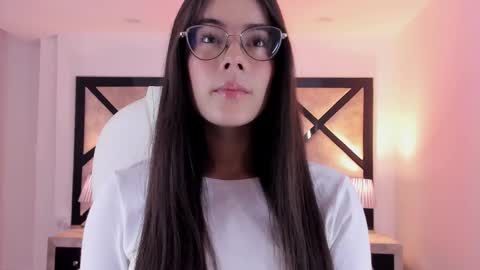 Mia online show from 03/03/25, 08:43