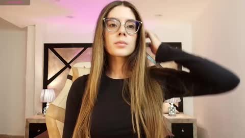 Mia online show from 02/04/26, 07:09