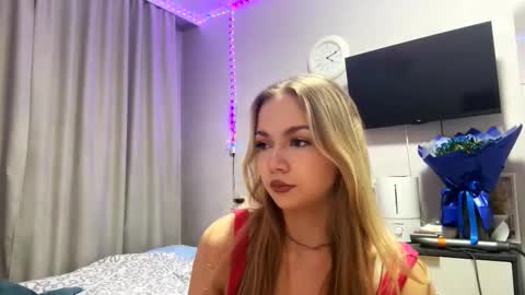 Snapshot of miasuszynski chatting on 02/25/26, 09:35 Milana online show from 02/25/26, 09:35