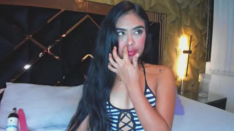 Mia Thompson online show from 11/30/25, 05:00