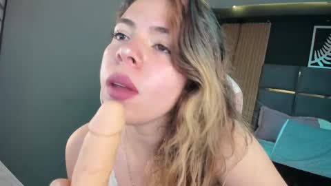 miatorres4 online show from 11/04/25, 03:49