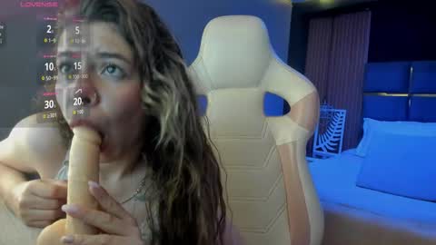 miatorres4 online show from 11/12/25, 03:51