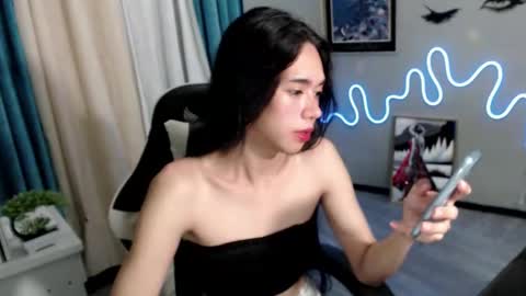 Mia online show from 01/28/25, 10:01