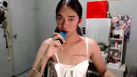 Mia online show from 03/25/26, 03:40