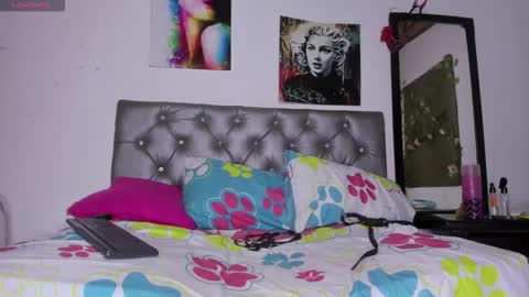 Mariana  online show from 11/03/25, 01:08